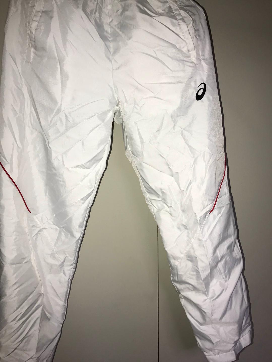 アシックス ウィンドブレーカー