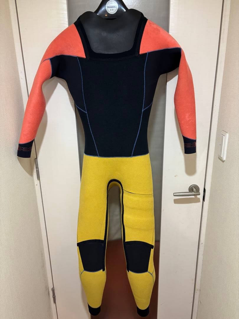 使用少なめ！　Hurley　セミドライ　チェストジップ　Lサイズ相当　日本製