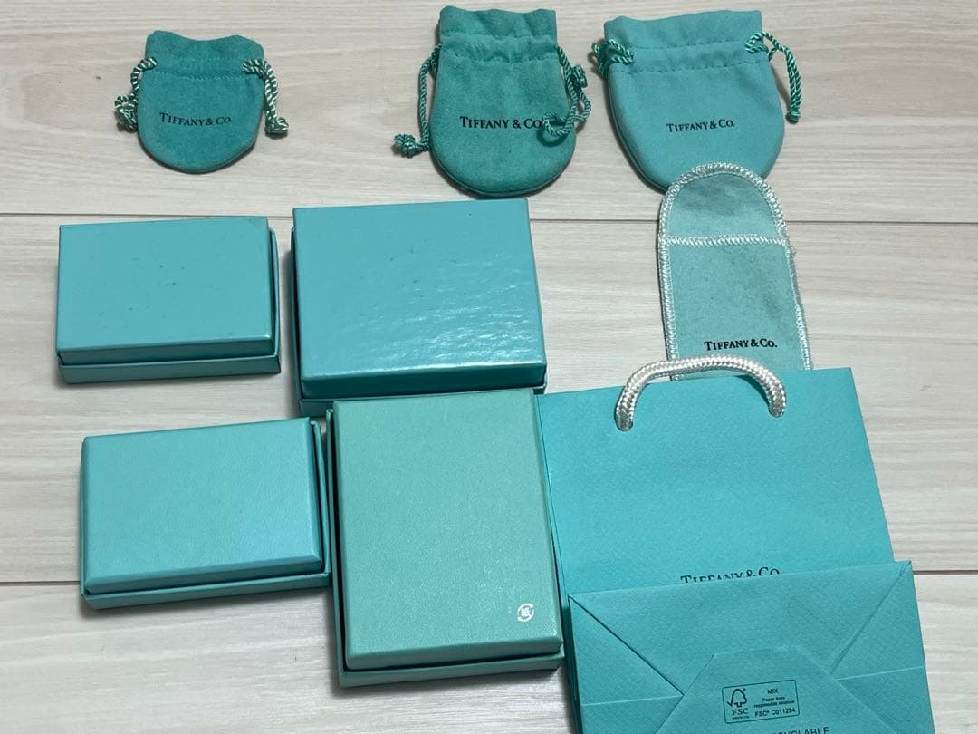 ティファニー　CHANEL ヴィトン　空箱　ショッパー