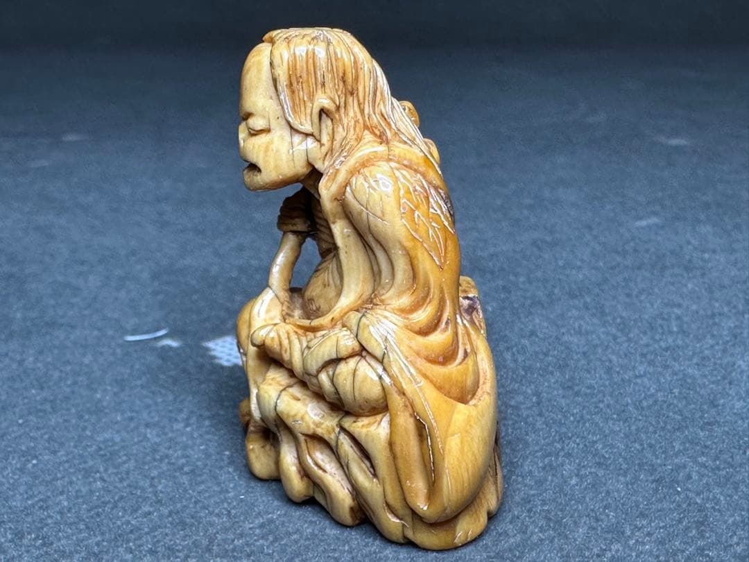 極上　根付　天然素材　アンティーク　骨董　飾り物　古美術品　 置物　細密細工