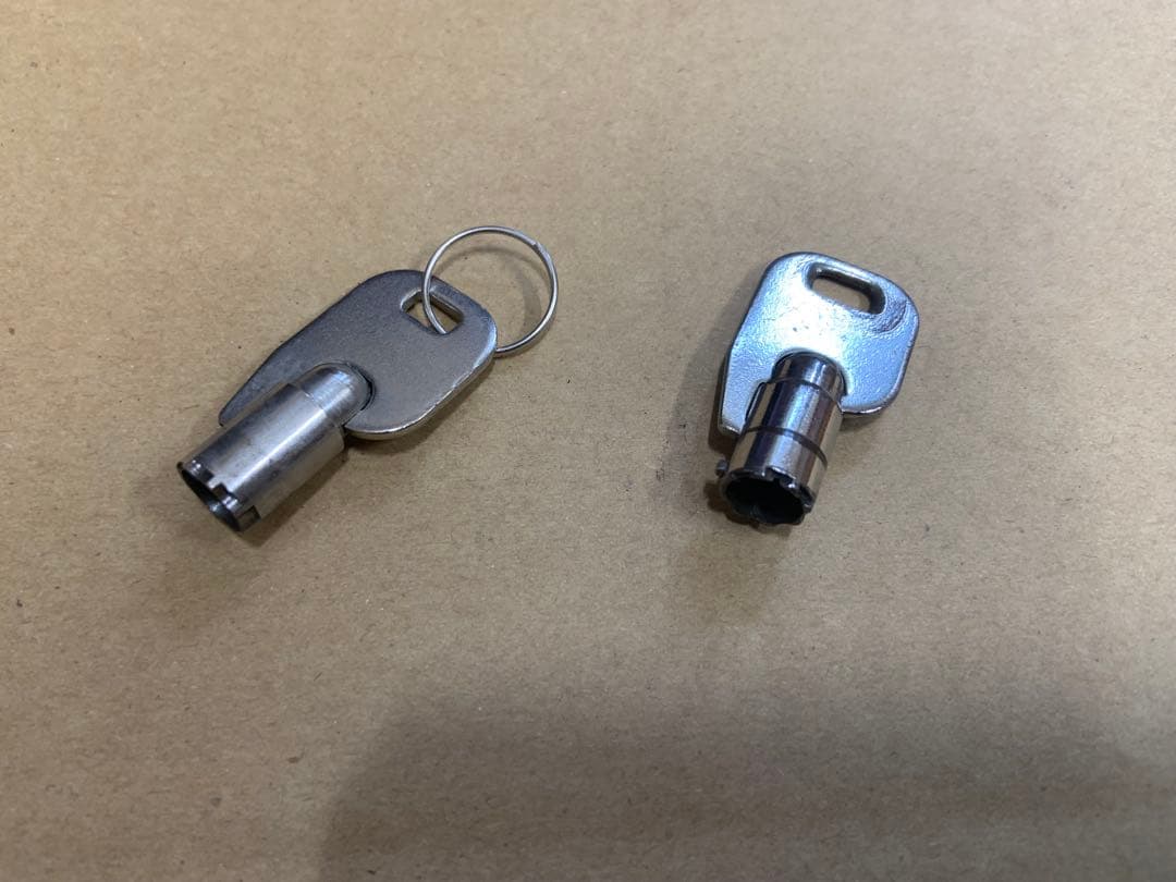 八万ロックキー　シリンダー100個とカギ2本　中古品