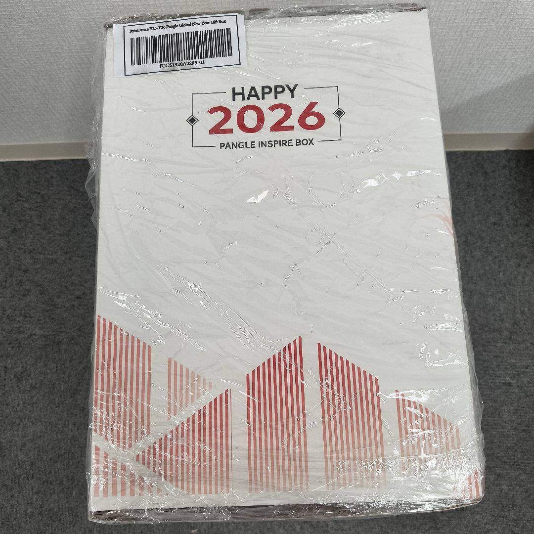 PANGLE2026ギフトボックス スーツケース、コップ、ネック枕。1月限定販売