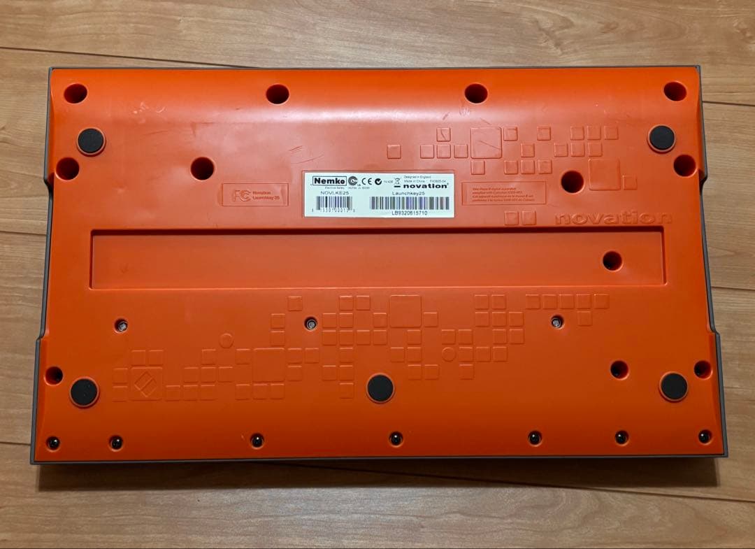 Novation Launchkey 25鍵 MIDIコントローラー