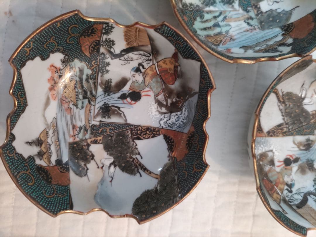 骨董品　九谷焼　お蔵より発見！５個組　希少！　形や金の縁。見ていて素晴らしい。
