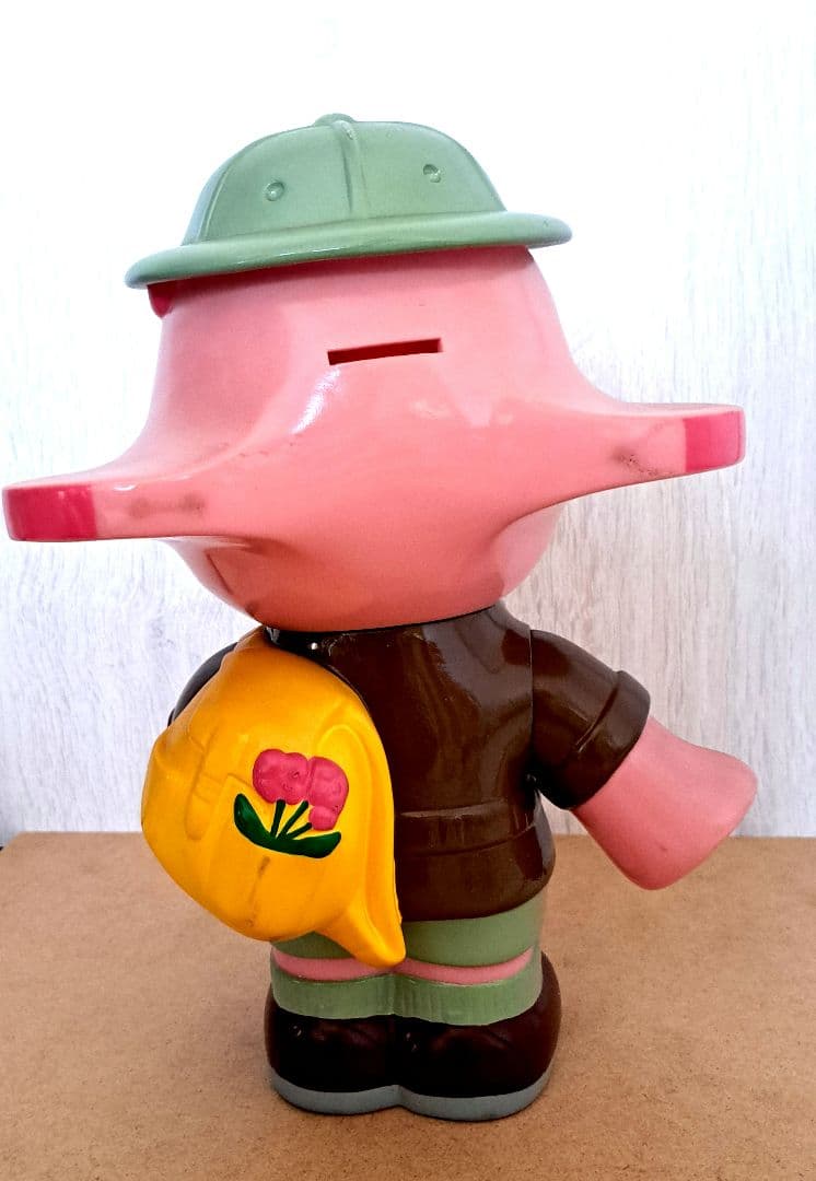 佐藤製薬　サト子ちゃん 探検家　貯金箱フィギュア　高さ３２cm