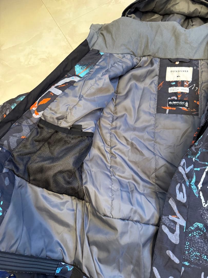 Quiksilver スノーボードウェア 上下セット　10／M