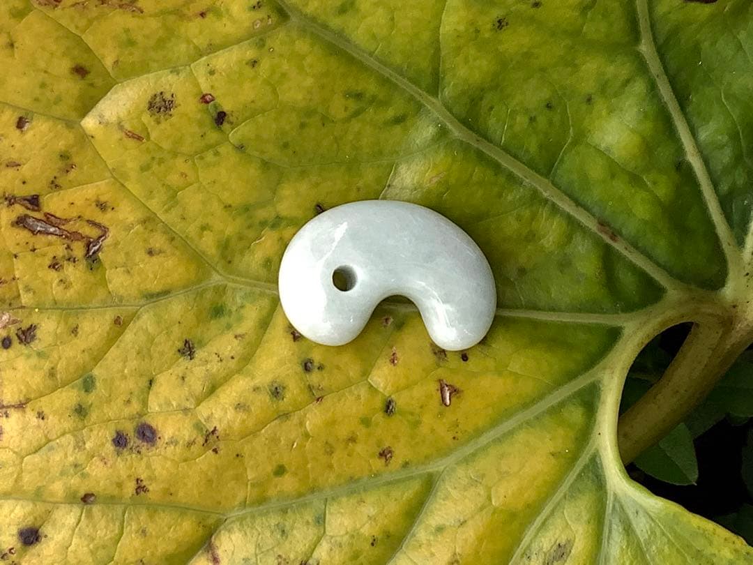 ✳極上物　本物ジェダイト　糸魚川翡翠勾玉　最安値卸し‼️ 守護石に　鑑定機関鑑…