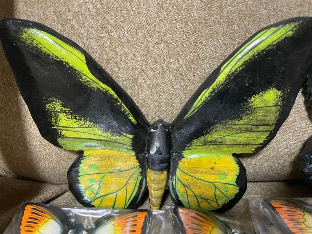 【大量まとめ売り】木彫りの蝶々　海外土産　かわいい　チョウチョ