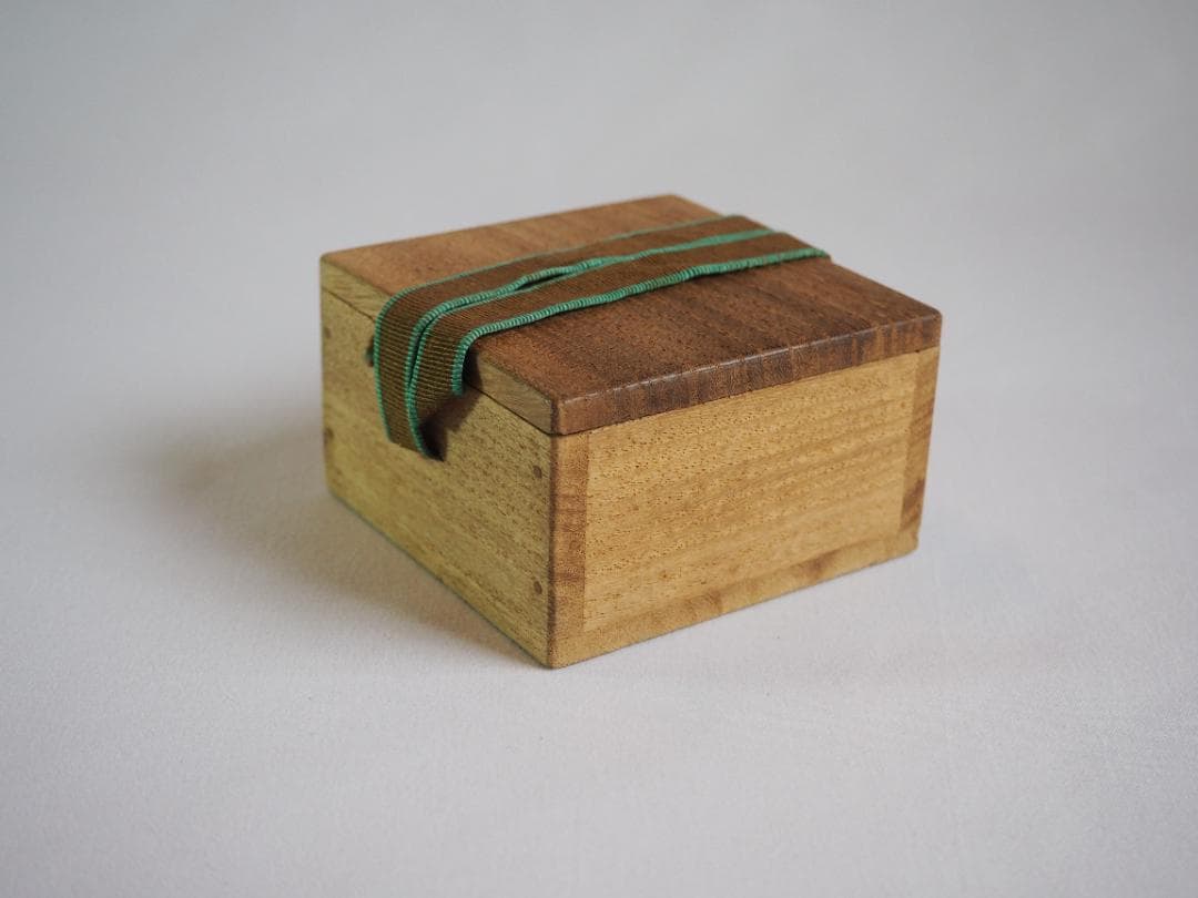 裏千家13世円能斎宗室御好み在印・14世淡々斎宗室御書付『独楽形香合』