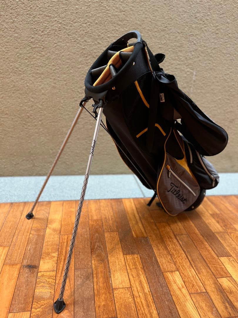 Titleist スタンド式キャディバッグ 8.5型 5分割 ブラック・オレンジ