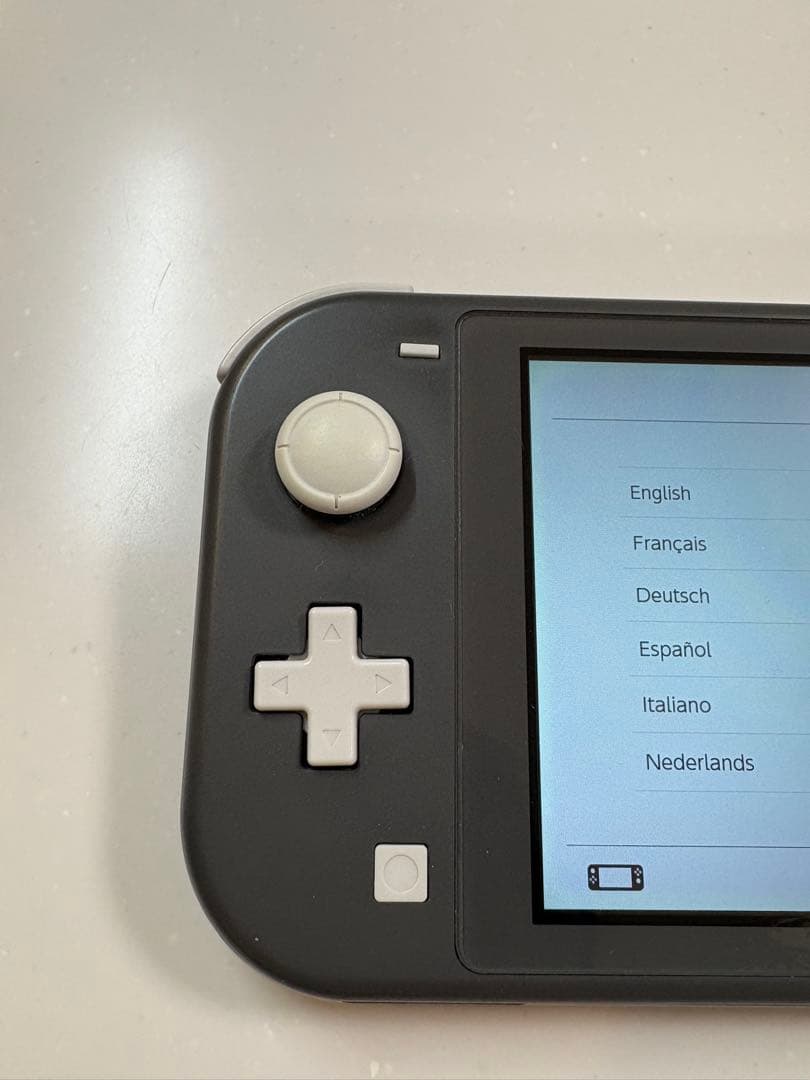 ニンテンドースイッチライト　Nintendo Switch Lite