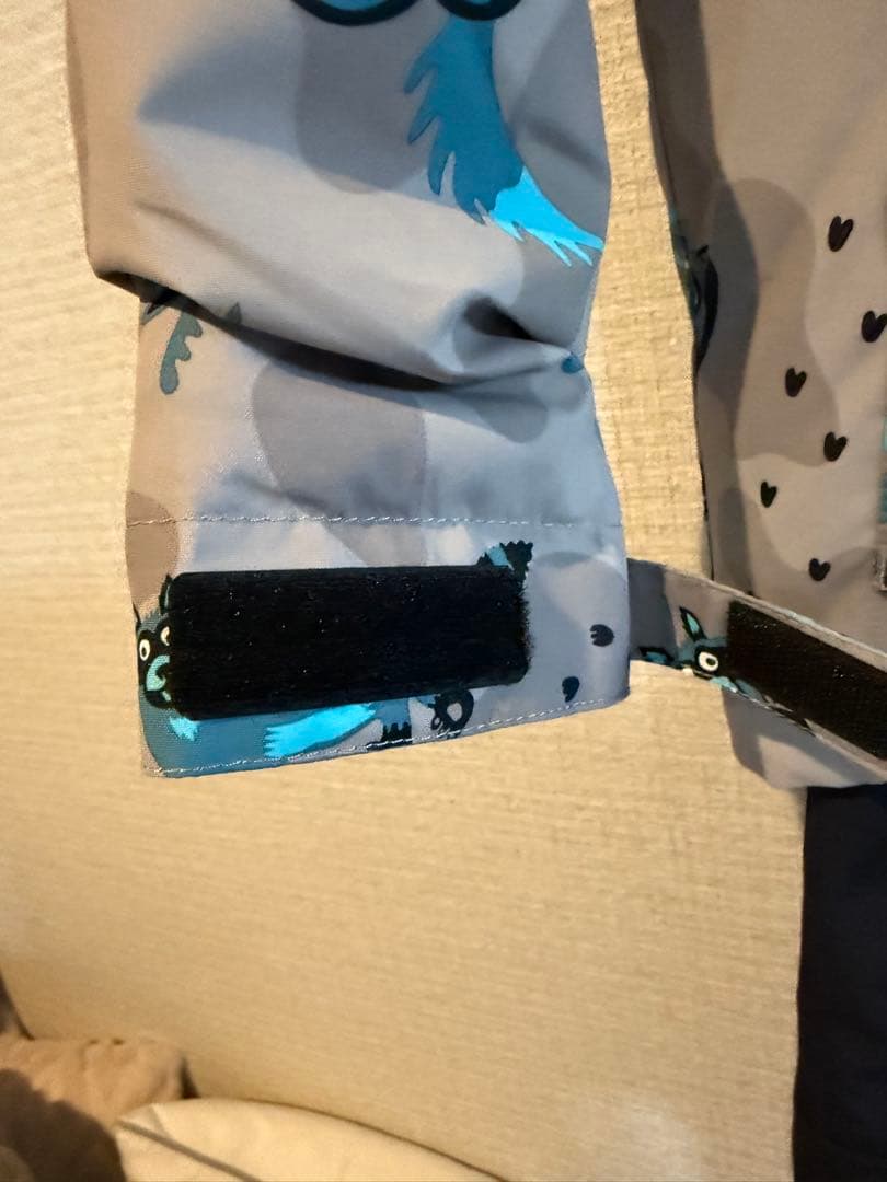 BURTON 子ども用スノーボードウェア 動物柄