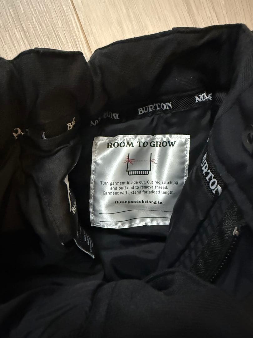 BURTON 子ども用スノーボードウェア 動物柄