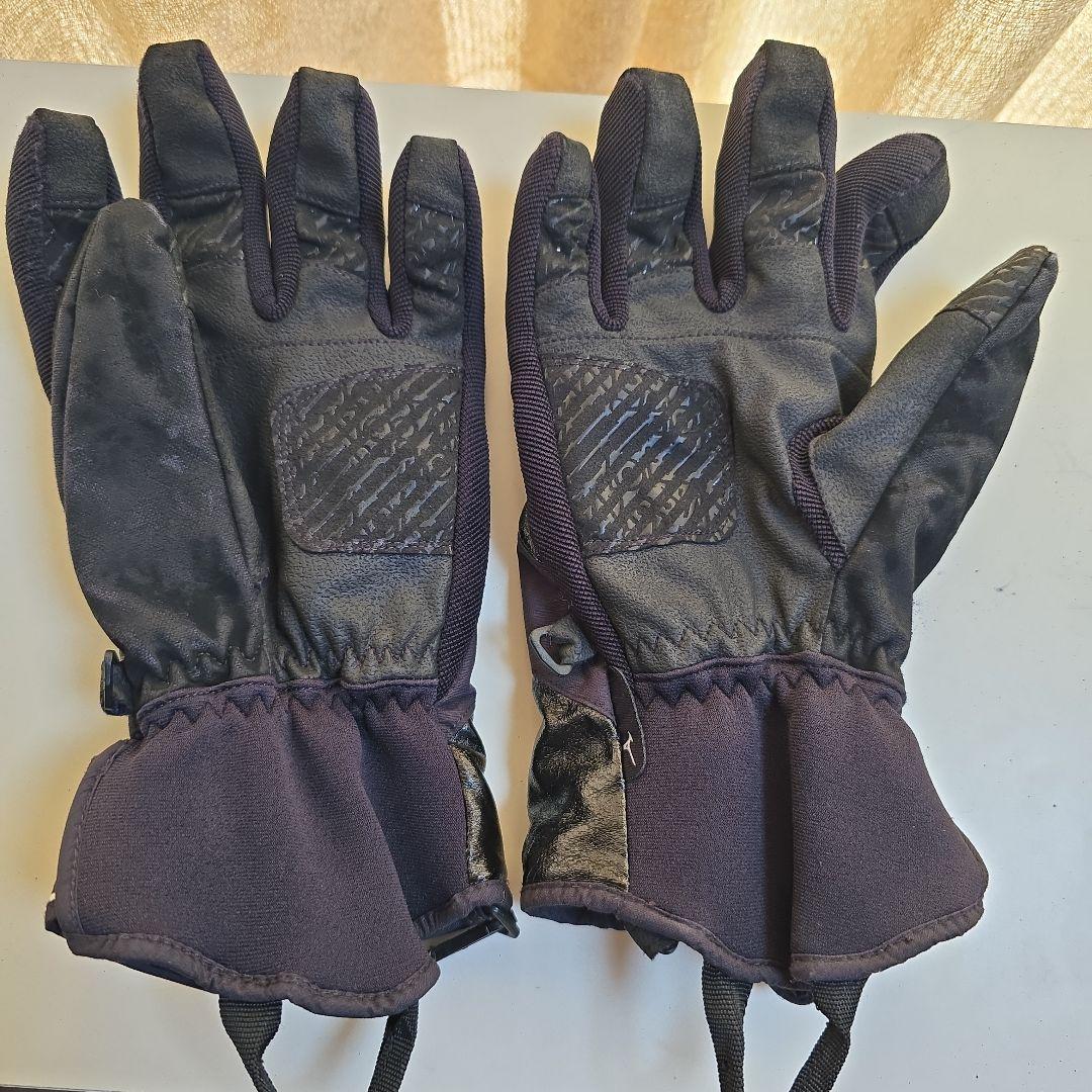 Quicksilver スノーウェア 上下 。 ミズノ グローブお付けします。