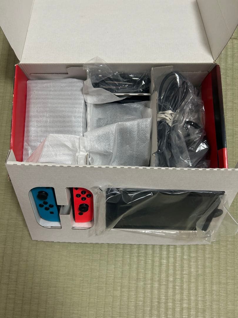 Nintendo Switch 本体　ネオンブルー/レッド