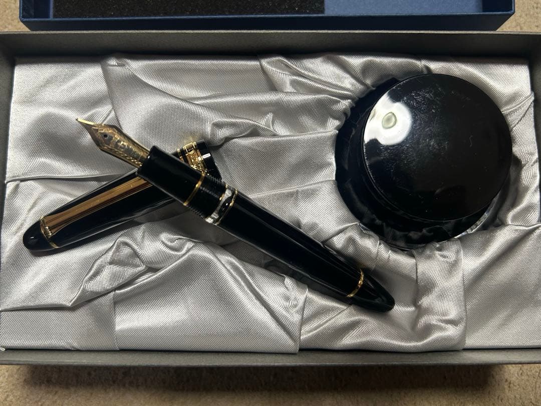 プロフェッショナルギア レアロ 万年筆／ブラック軸／中字（M）　ギフトセット