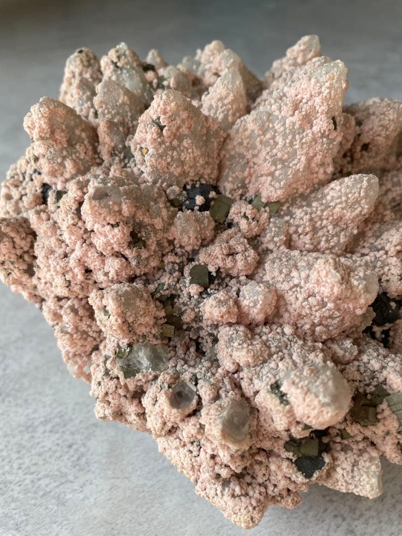 青森県尾太鉱山産　天然石約2.7㌔　ピンク　希少品