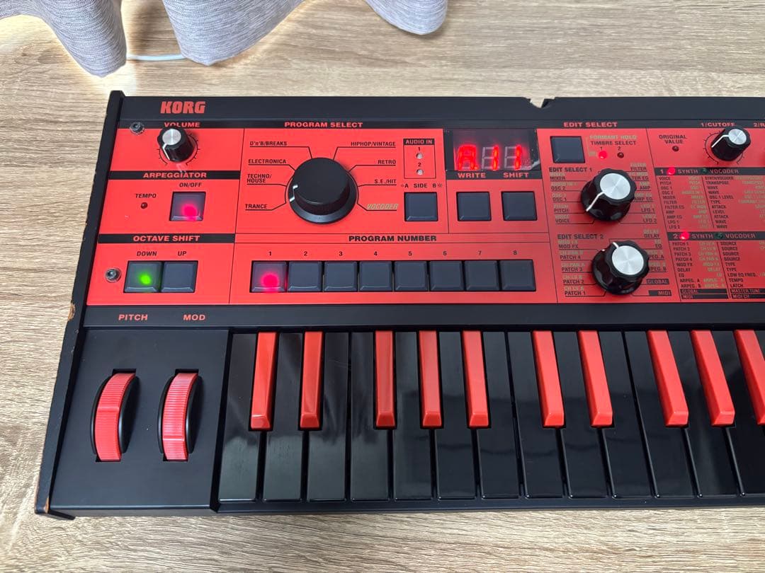 microKORG シンセサイザー 限定色BKRD