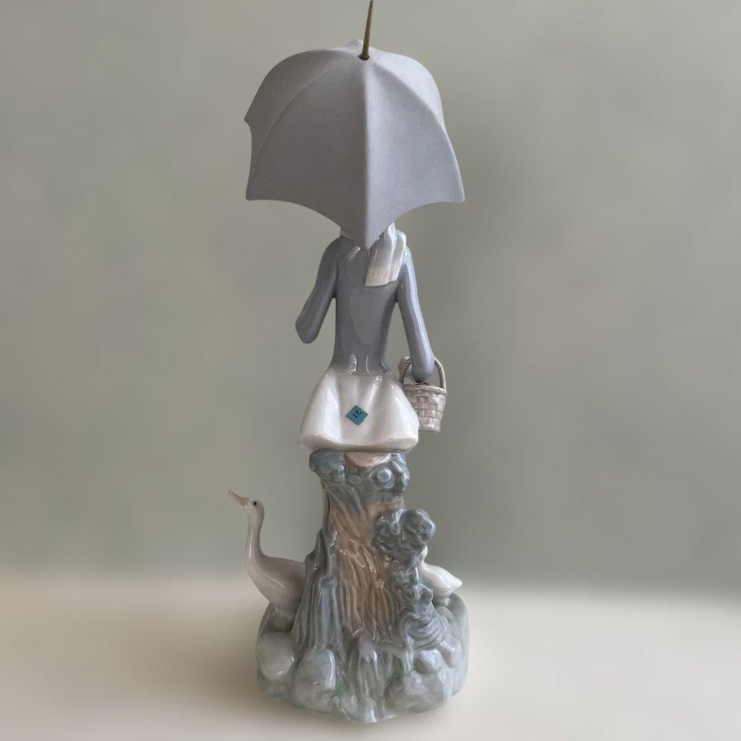リヤドロ　傘を持つ少女とガチョウ