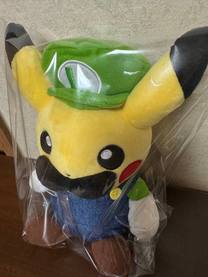 ルイージピカチュウ　ぬいぐるみ　ポケモンセンター