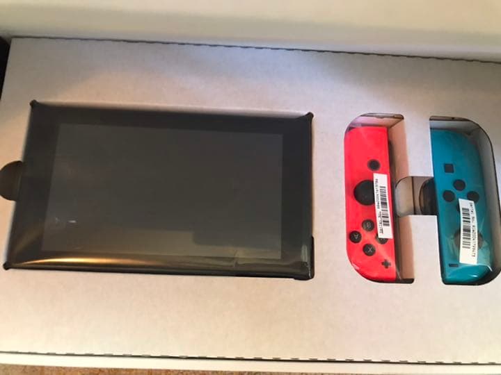 中古美品　任天堂スイッチ
