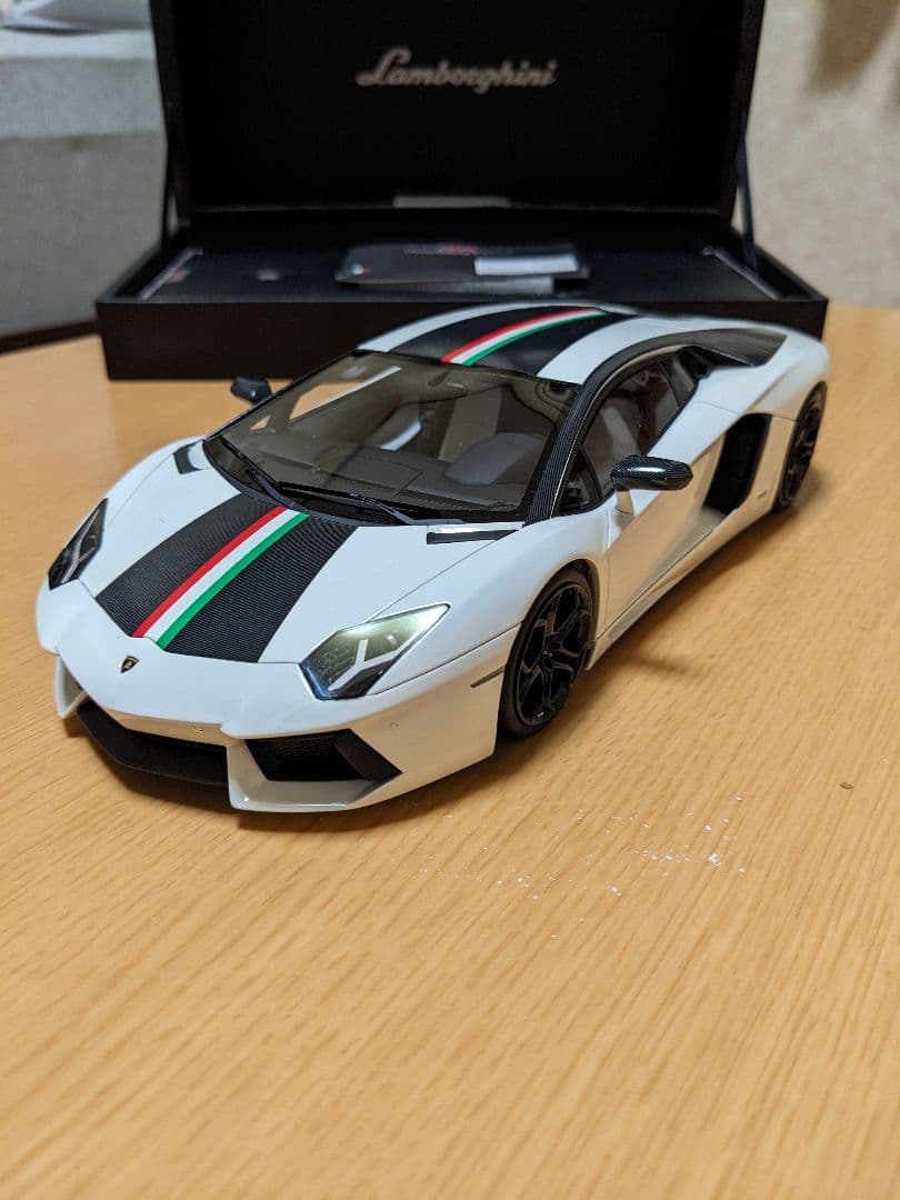 MRコレクション 1/18　ランボルギーニ アヴェンタドール