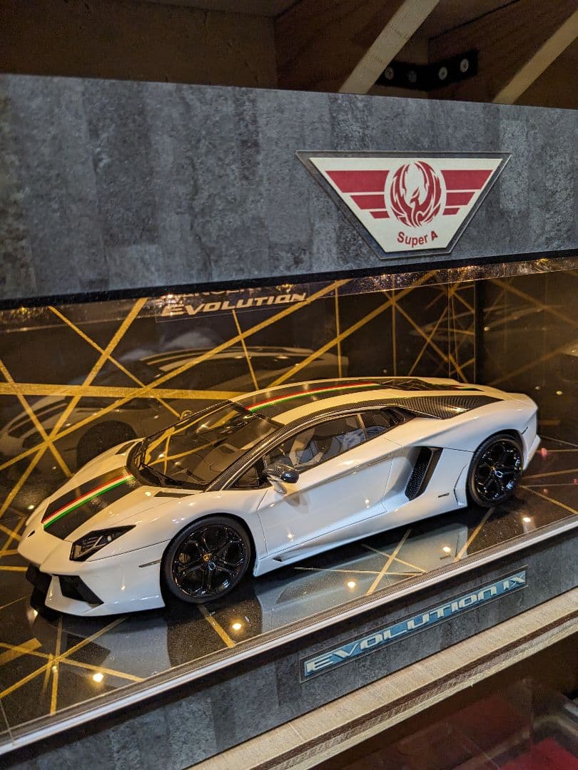 MRコレクション 1/18　ランボルギーニ アヴェンタドール