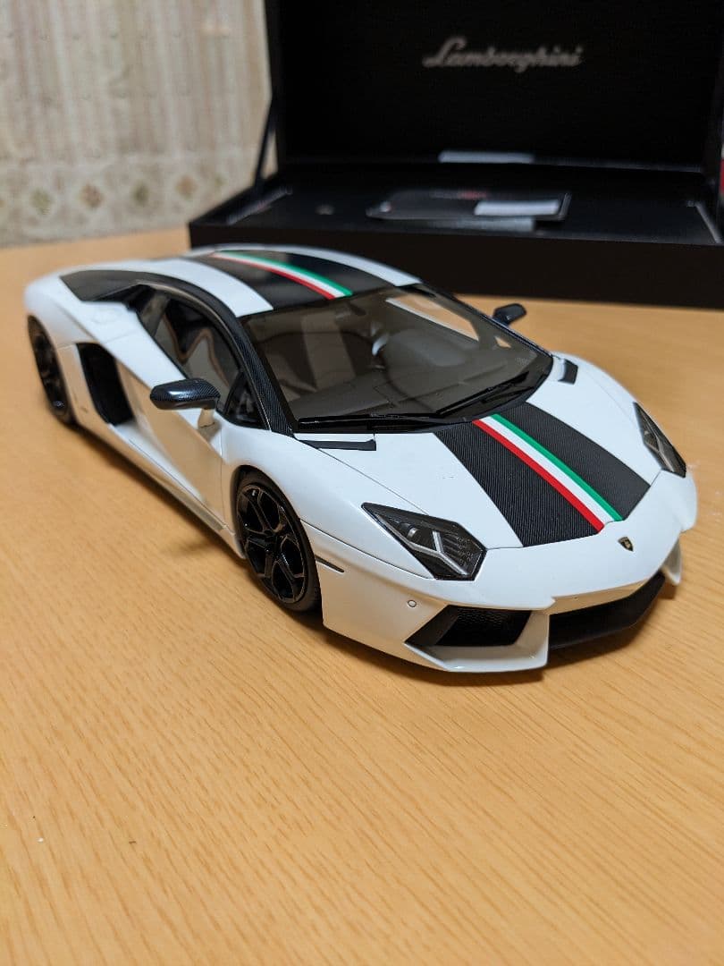 MRコレクション 1/18　ランボルギーニ アヴェンタドール