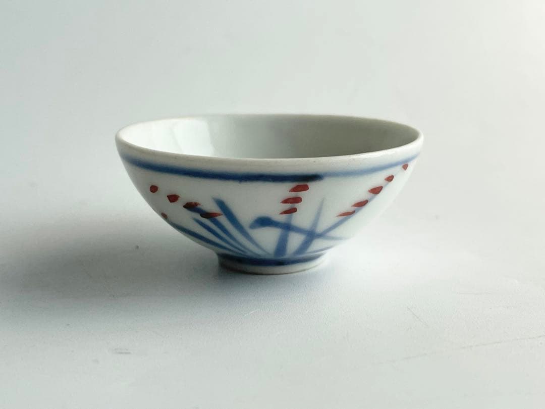 人間国宝　陶芸家　近藤悠三　染付　草文様　盃　猪口　酒器　合わせ箱