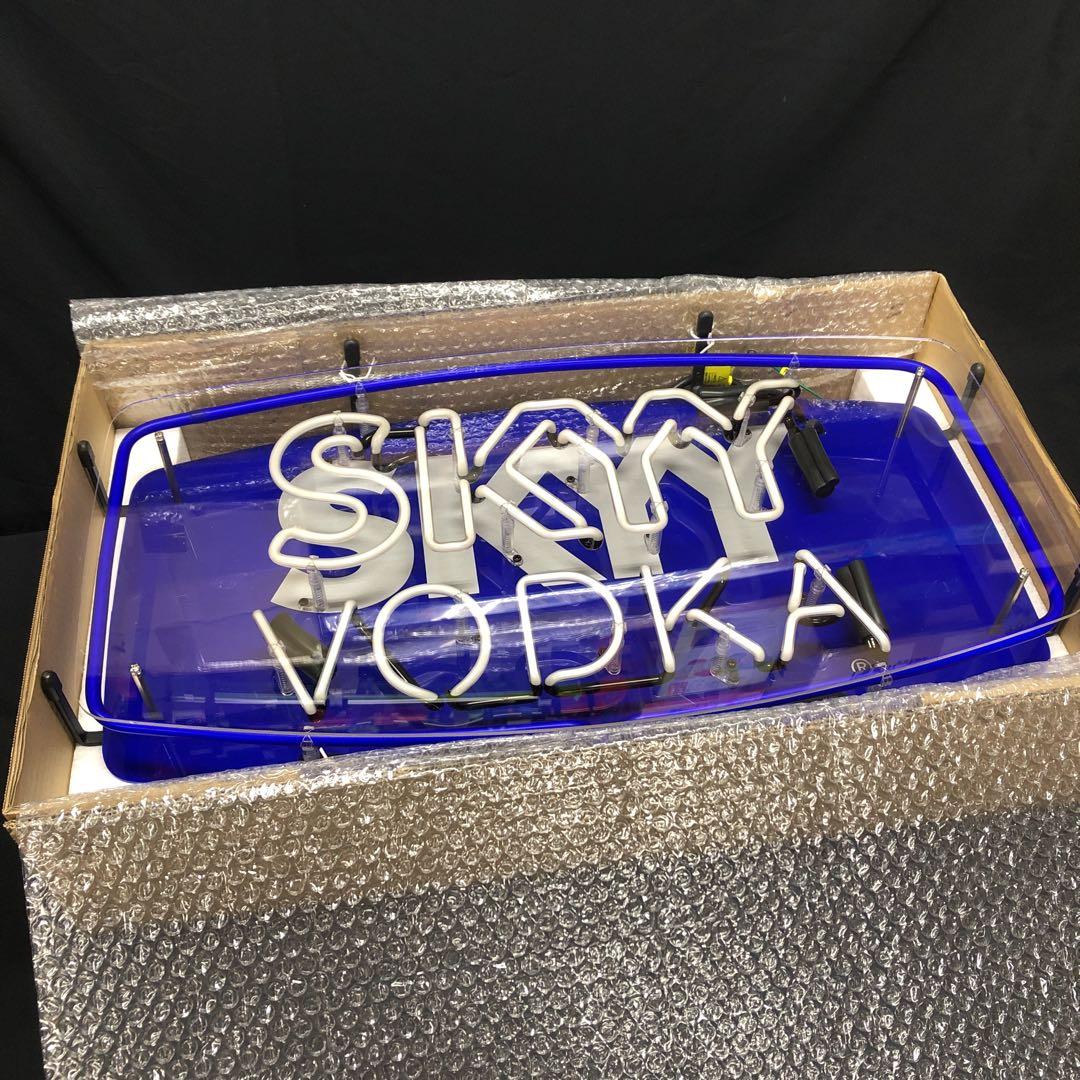 SKYY VODKA スカイウォッカ　ネオン　サインとクエルボグッズ