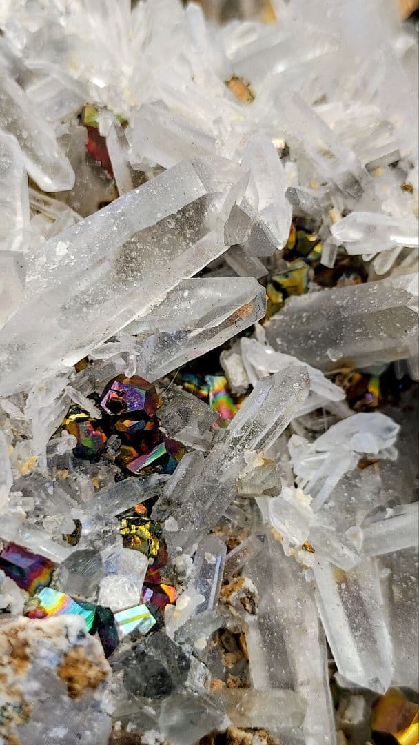 【巨大】3kg超 レインボー カラー パイライト 水晶クラスター 共生 台座付