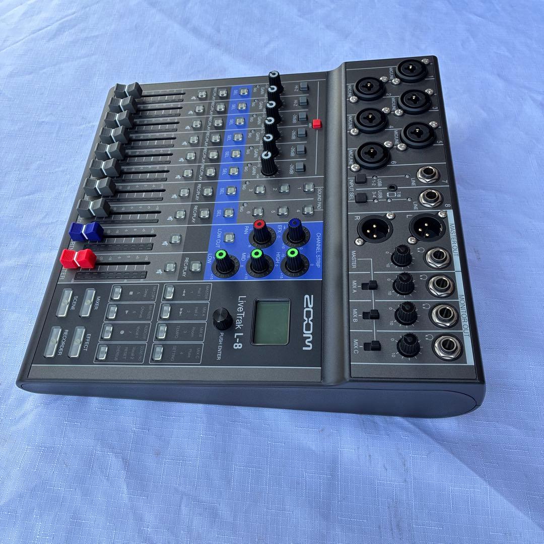 Zoom LiveTrak L-8 デジタルミキサー