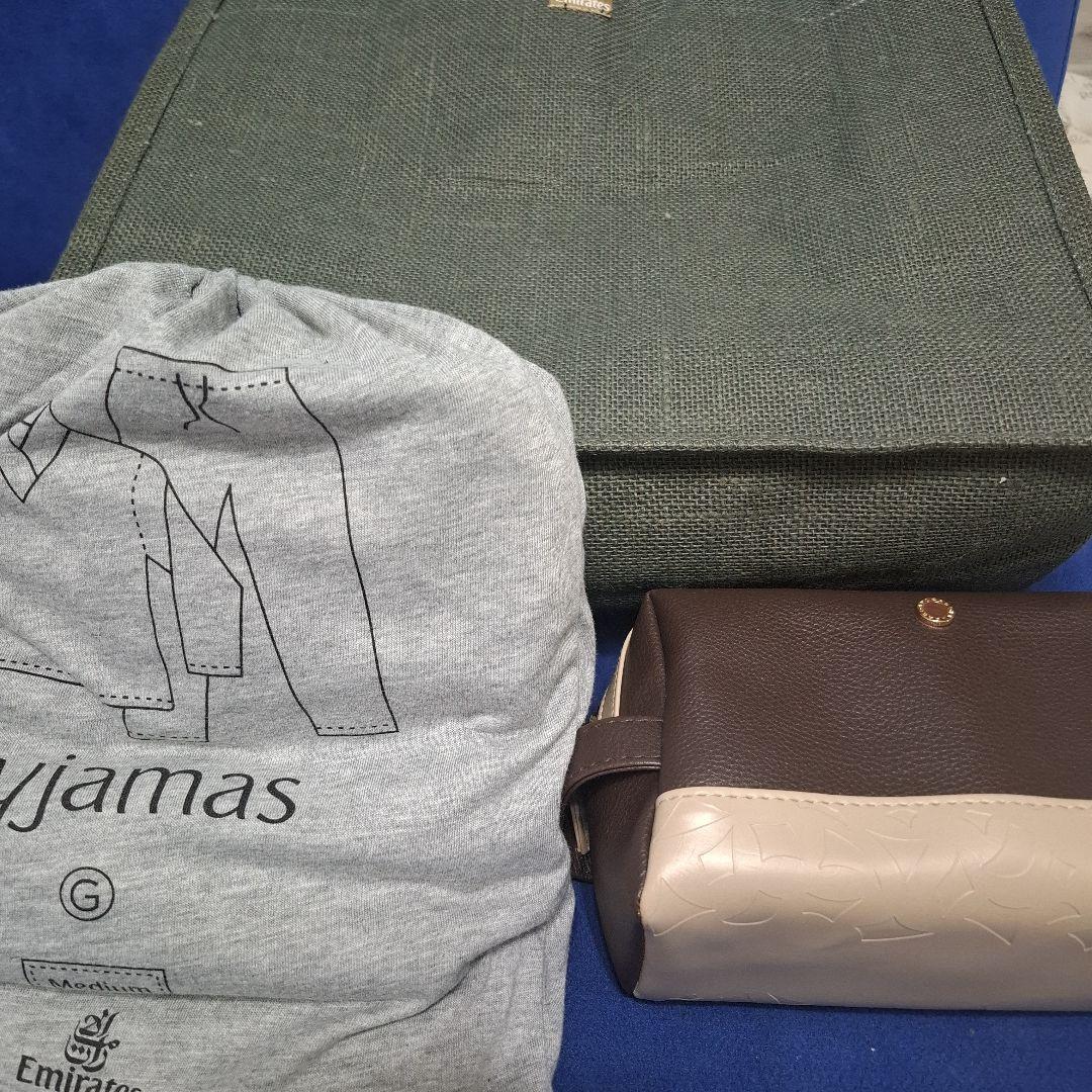 【未開封】エミレーツ航空　ファーストクラス　メンズアメニティ　パジャマ　バッグ