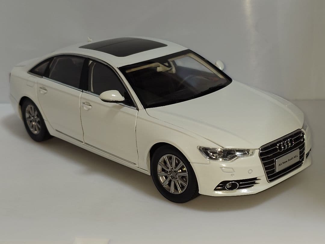 希少 海外流通品 Audi A6L 1/18 ミニカー ホワイト