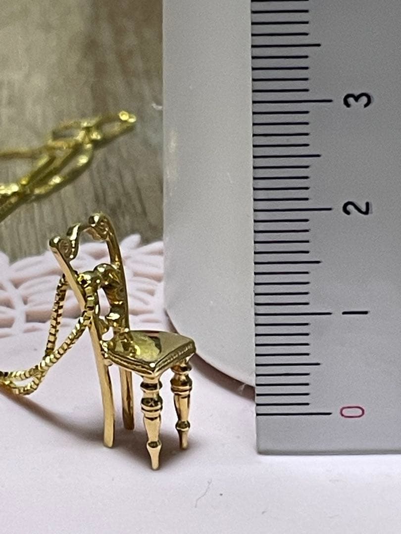 18金(刻印あり)ペンダントトップ彫刻チェア