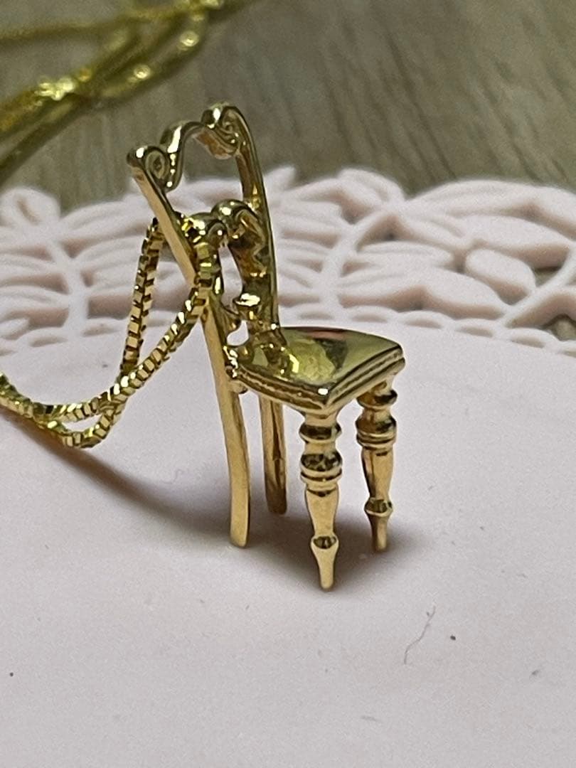 18金(刻印あり)ペンダントトップ彫刻チェア