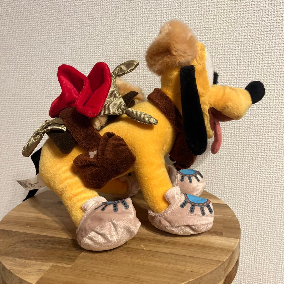 ディズニー　海外　パーク　プルート　ぬいぐるみ