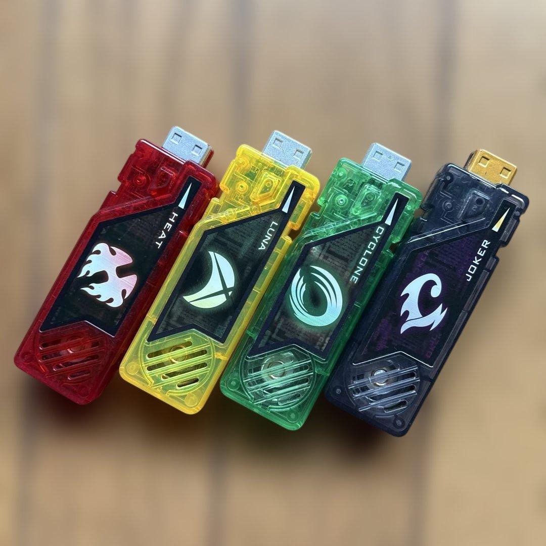 BANDAI 仮面ライダーダブル　ドライバー　エクストリーム他　ガイアメモリー