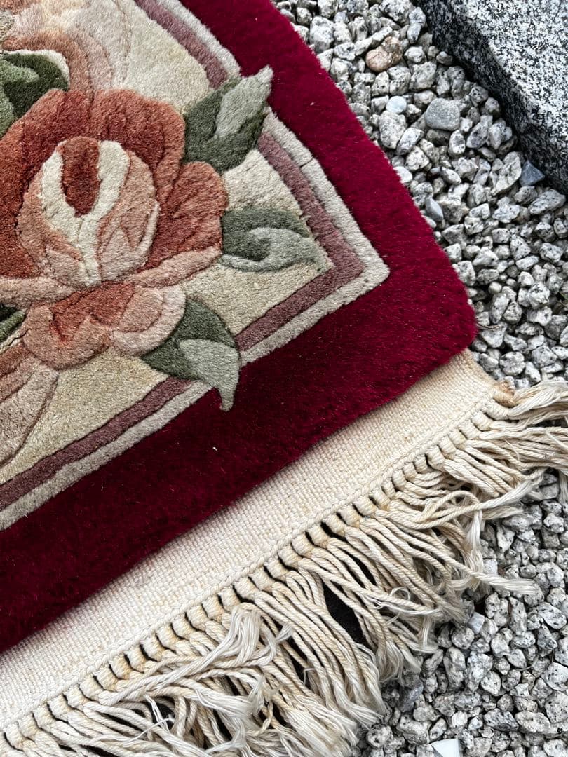 緞通　段通　絨毯　肉厚　花柄　房あり　厚さ2cm 綺麗なワインレッド