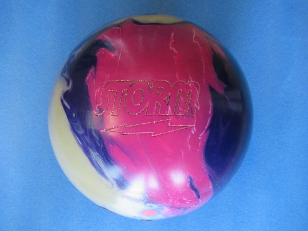 ＩＯＮ・MAX　ボウリングボール　ボーリング