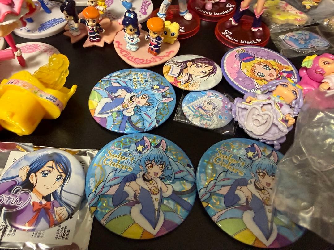 プリキュア グッズセット 大量　フィギュア　色紙　バッジ　　　 キーホルダー