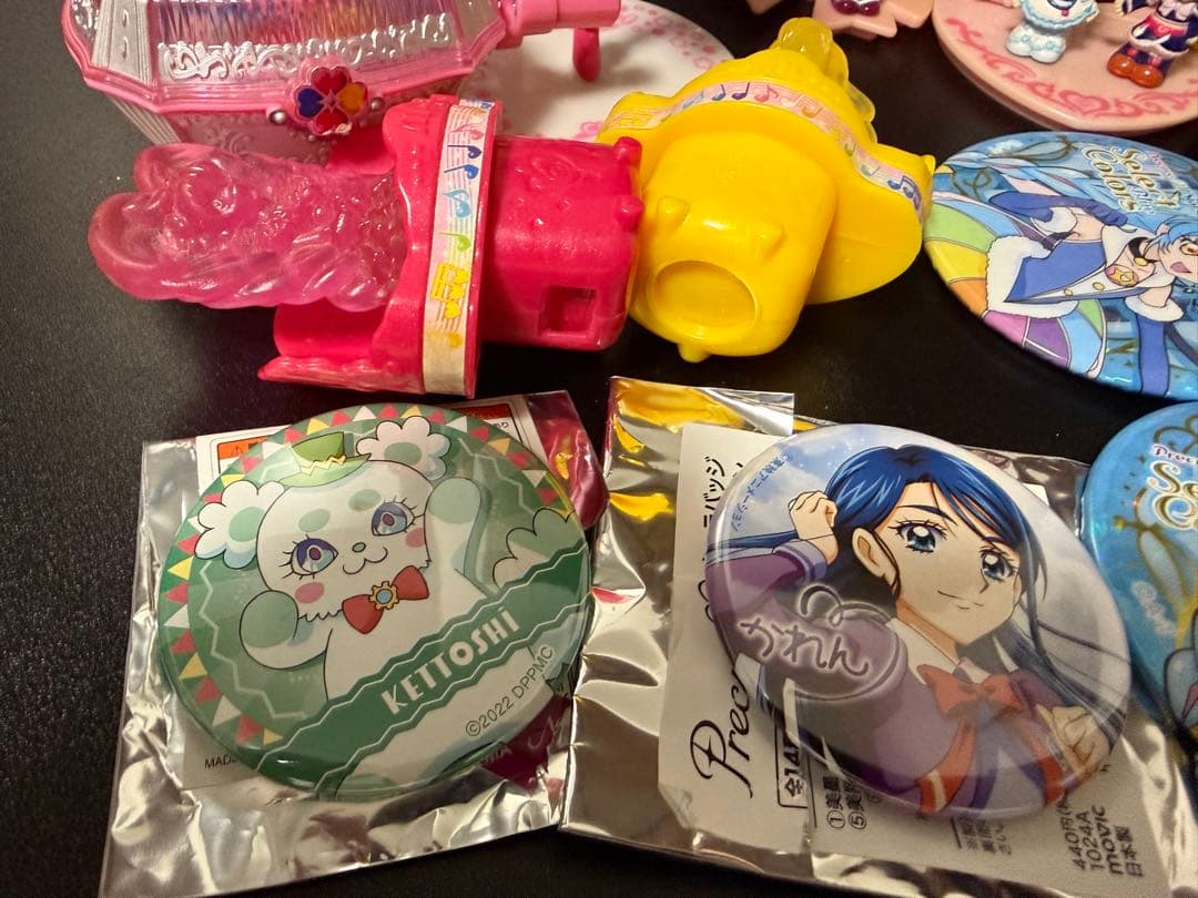 プリキュア グッズセット 大量　フィギュア　色紙　バッジ　　　 キーホルダー