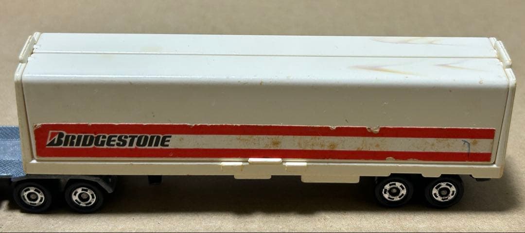 ロングトミカ いすゞ V12 ウイングルーフトレーラー 黄ヘッド