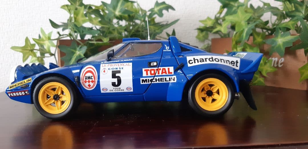 京商18分の1ミニカーランチアストラトス