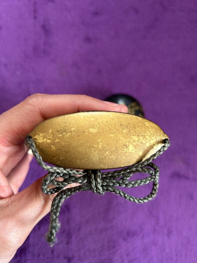 漆塗り印籠 金地の山景色 根付 家紋入り 薬入れ 小物入れ 時代物