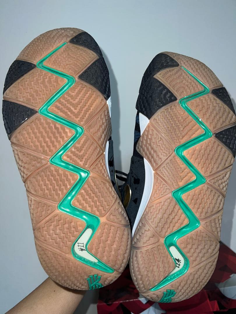 ナイキ バッシュ Kyrie Irving 4 EP 27.5cm