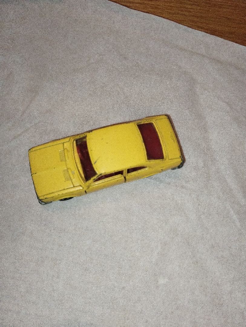 黒箱トミカ　NO.11 トヨタ　スプリンター　1200SL　香港製　黒箱