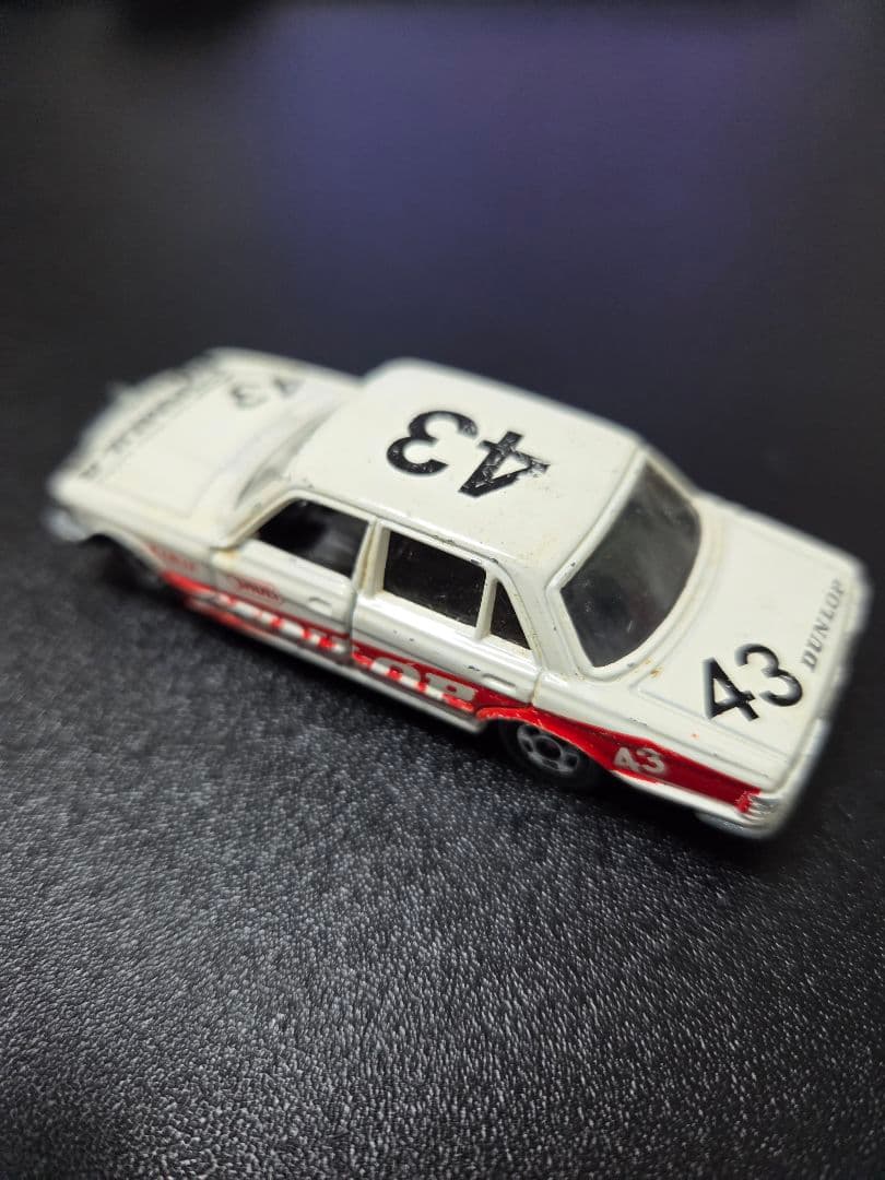 トミカ　メルセデスベンツ450 SEL　 ダンロップ仕様　箱なし