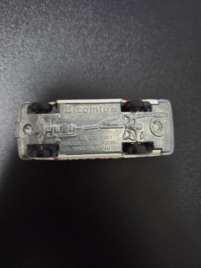 トミカ　メルセデスベンツ450 SEL　 ダンロップ仕様　箱なし