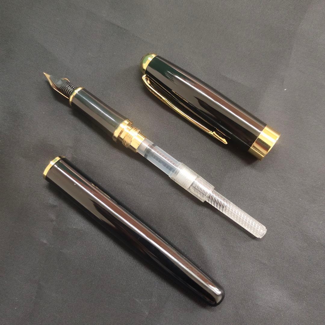 @黒い万年筆 金メッキ装飾671